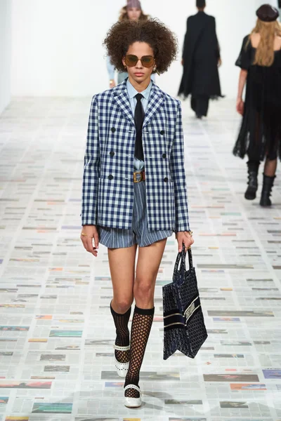 Look 29